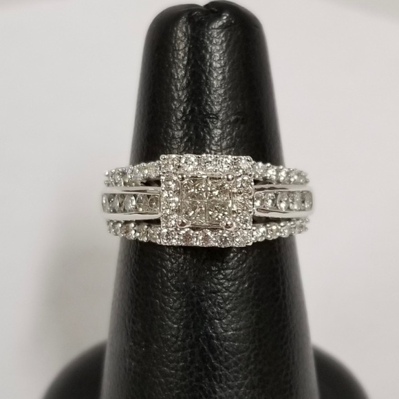 10K Halo Diamond Ring - Picture 2 of 11